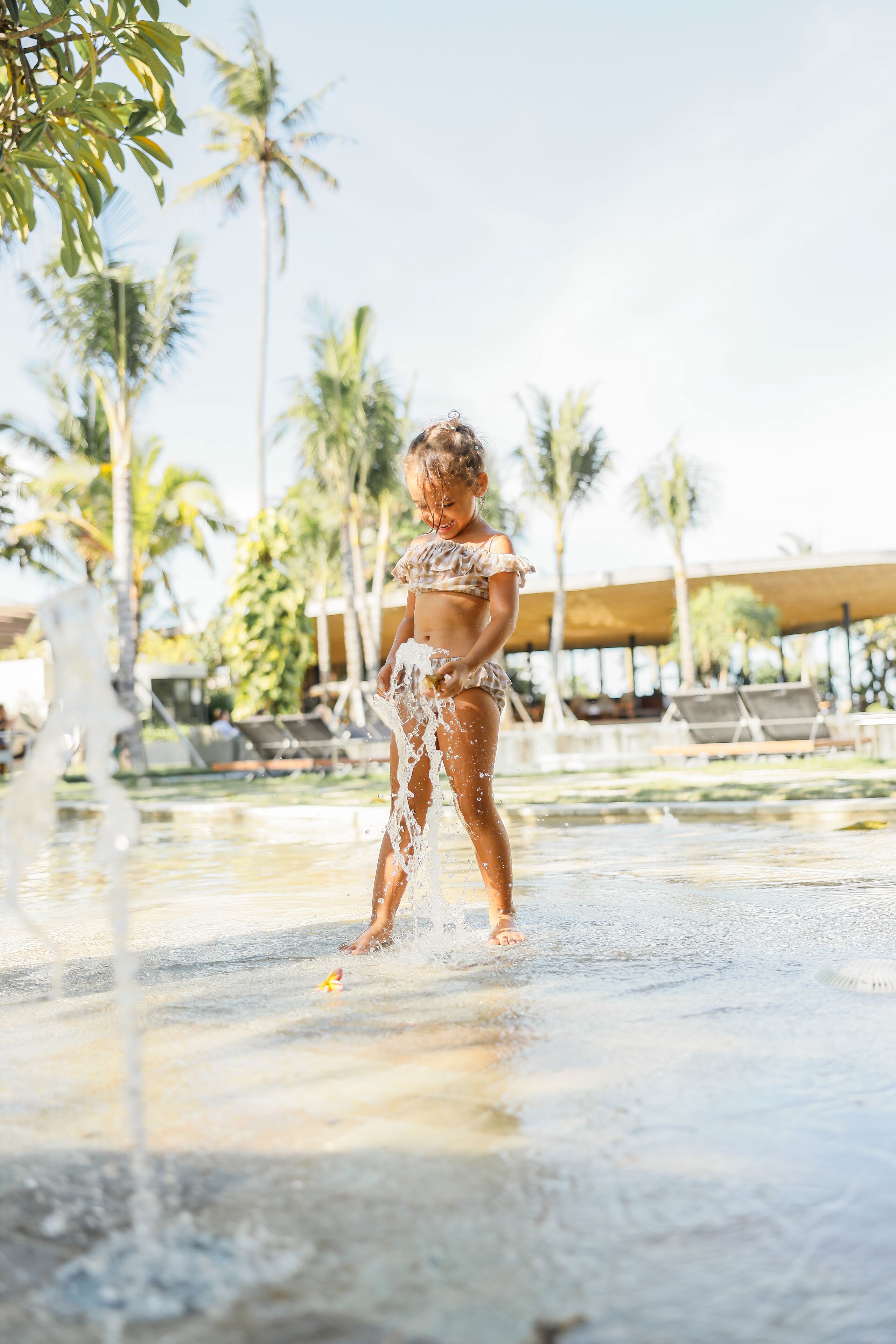 2 outdoor pools, pool loungers