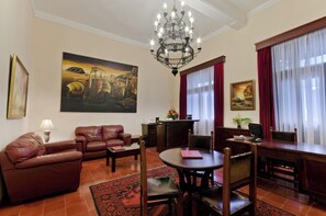 Senior Suite, 1 King Bed