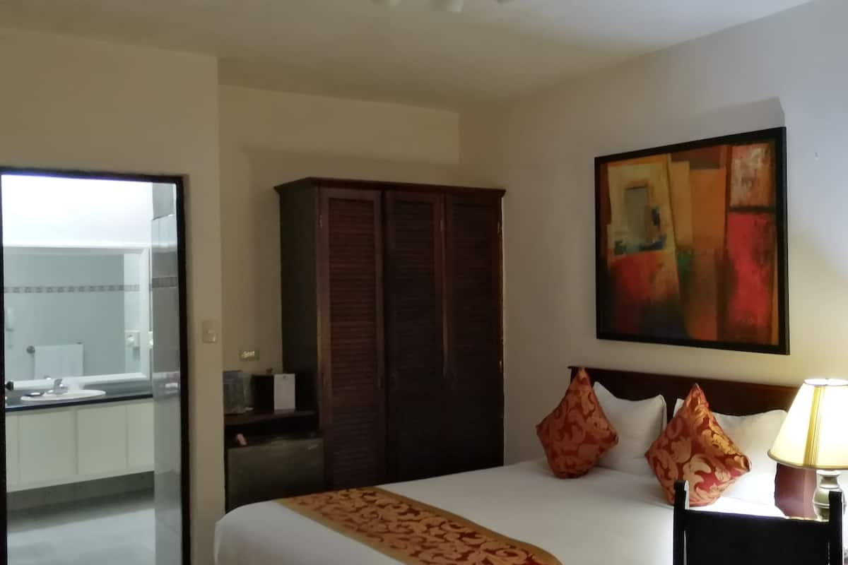 Kamer, roken | Luxe beddengoed, donsdekens, een minibar, een kluis op de kamer