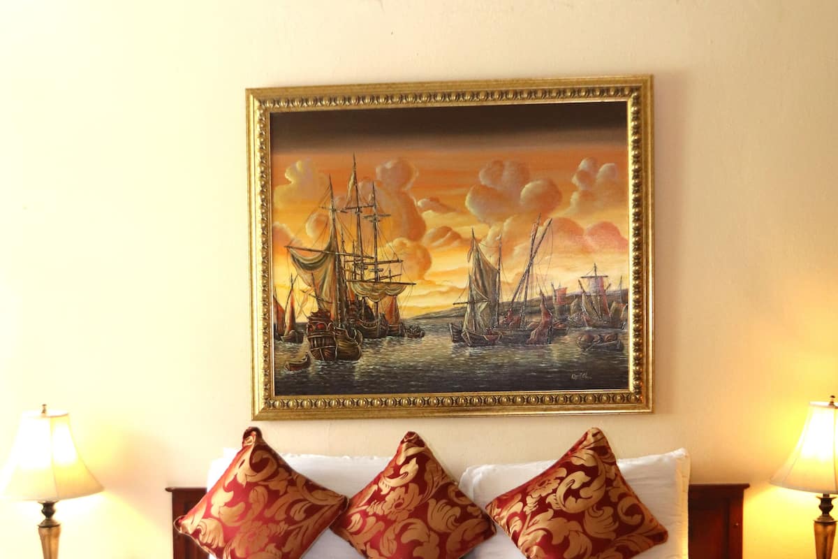 Senior suite, 1 kingsize bed | Luxe beddengoed, donsdekens, een minibar, een kluis op de kamer