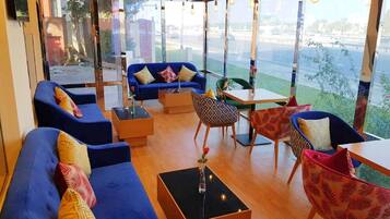 3 bares/lounges