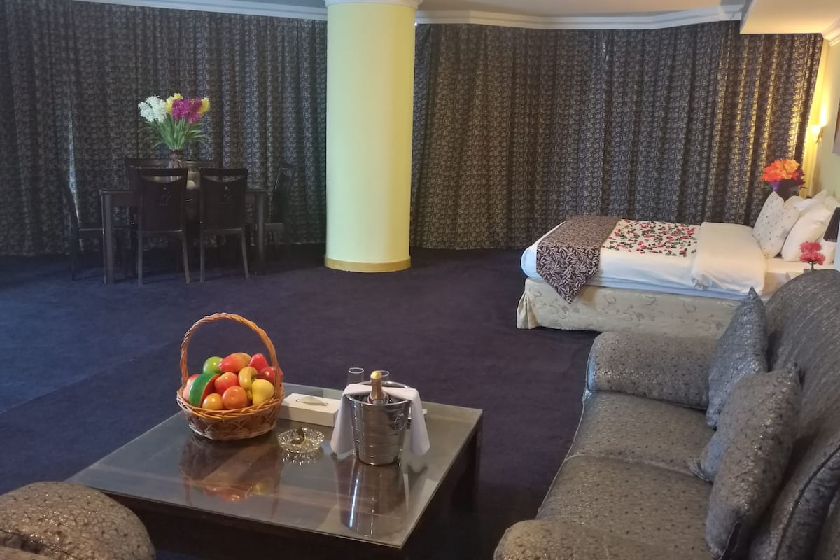 1 bedroom, hypo-allergenic bedding, down duvets, pillow-top beds