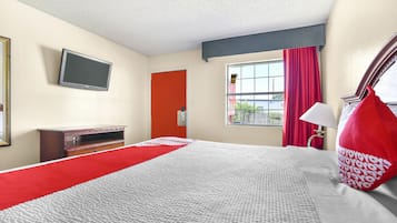Room, 1 King Bed | Desk, free WiFi, bed sheets