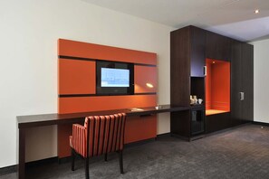 Comfort Twin Room, Balcony | Minibar, in-room safe, individually decorated, individually furnished - Van der Valk Hotel Hilversum - de Witte Bergen (Eemnes)