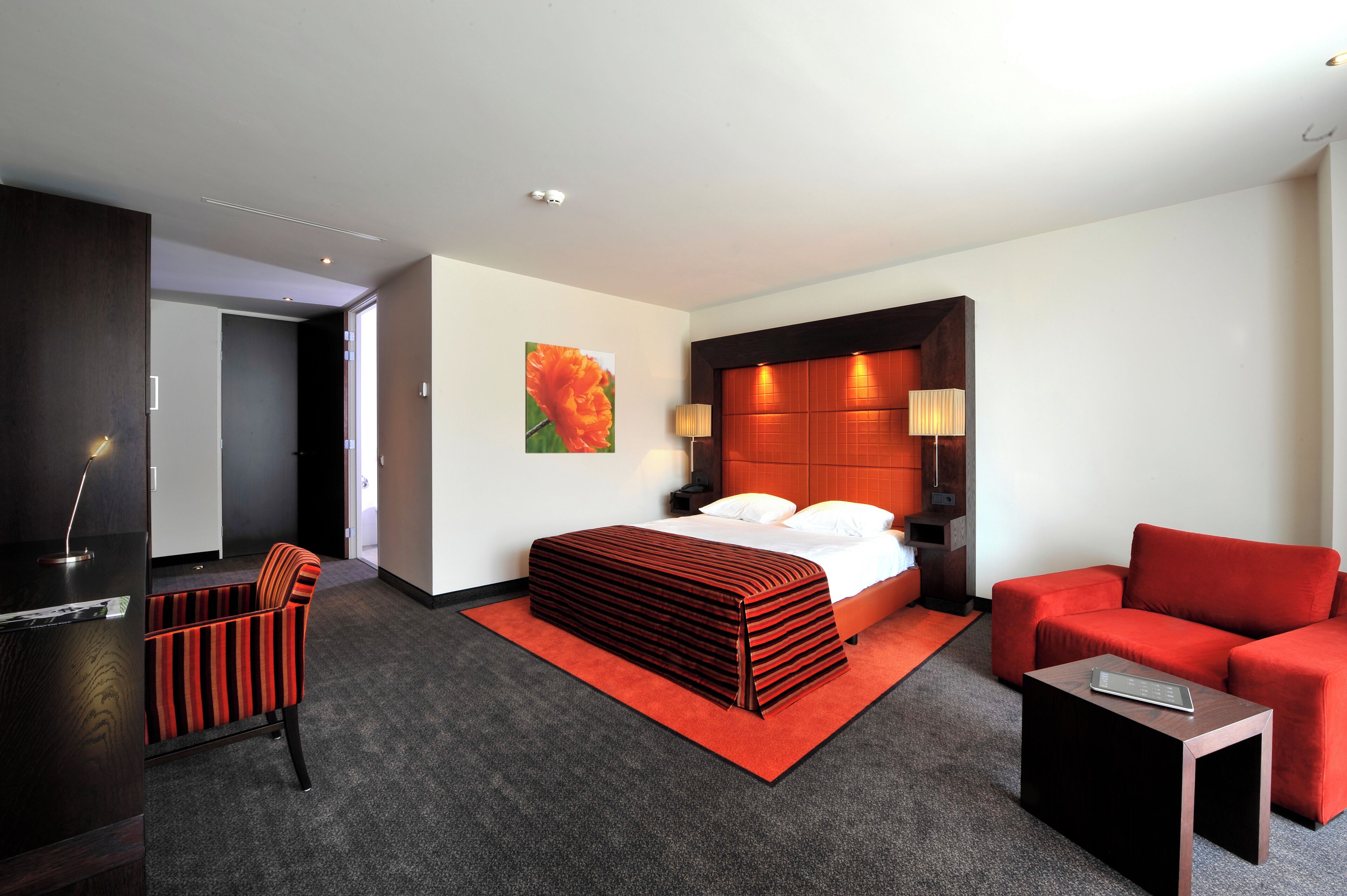 Comfort Double Room, 2 Twin Beds, Balcony | Minibar, in-room safe, individually decorated, individually furnished