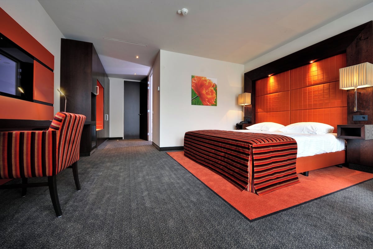 Minibar, in-room safe, individually decorated, individually furnished