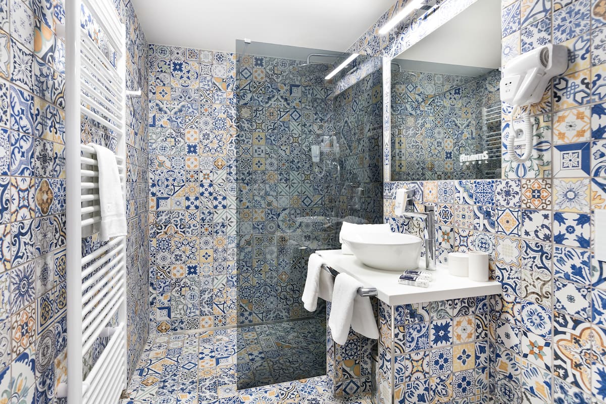 double or twin room (plus) | bathroom | free toiletries, hair dryer, bathrobes, slippers