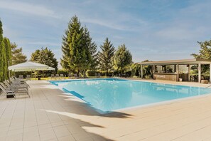 Seasonal outdoor pool, open 8 AM to 7 PM, pool umbrellas, pool loungers
