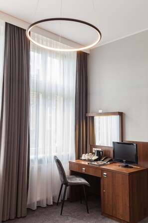 Premium bedding, minibar, desk, laptop workspace - Downtown Kraków (Kraków)