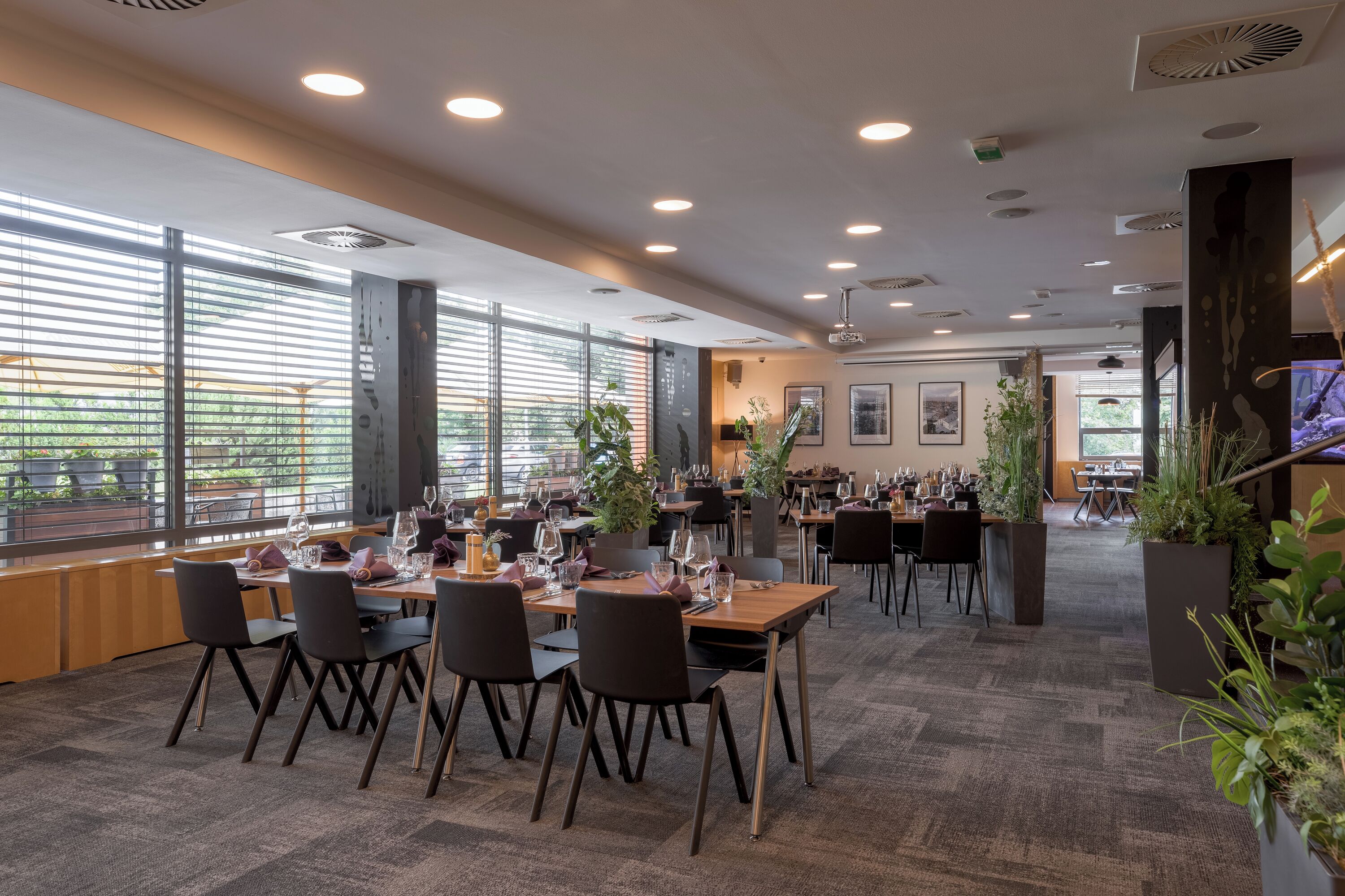 breakfast, lunch and dinner served