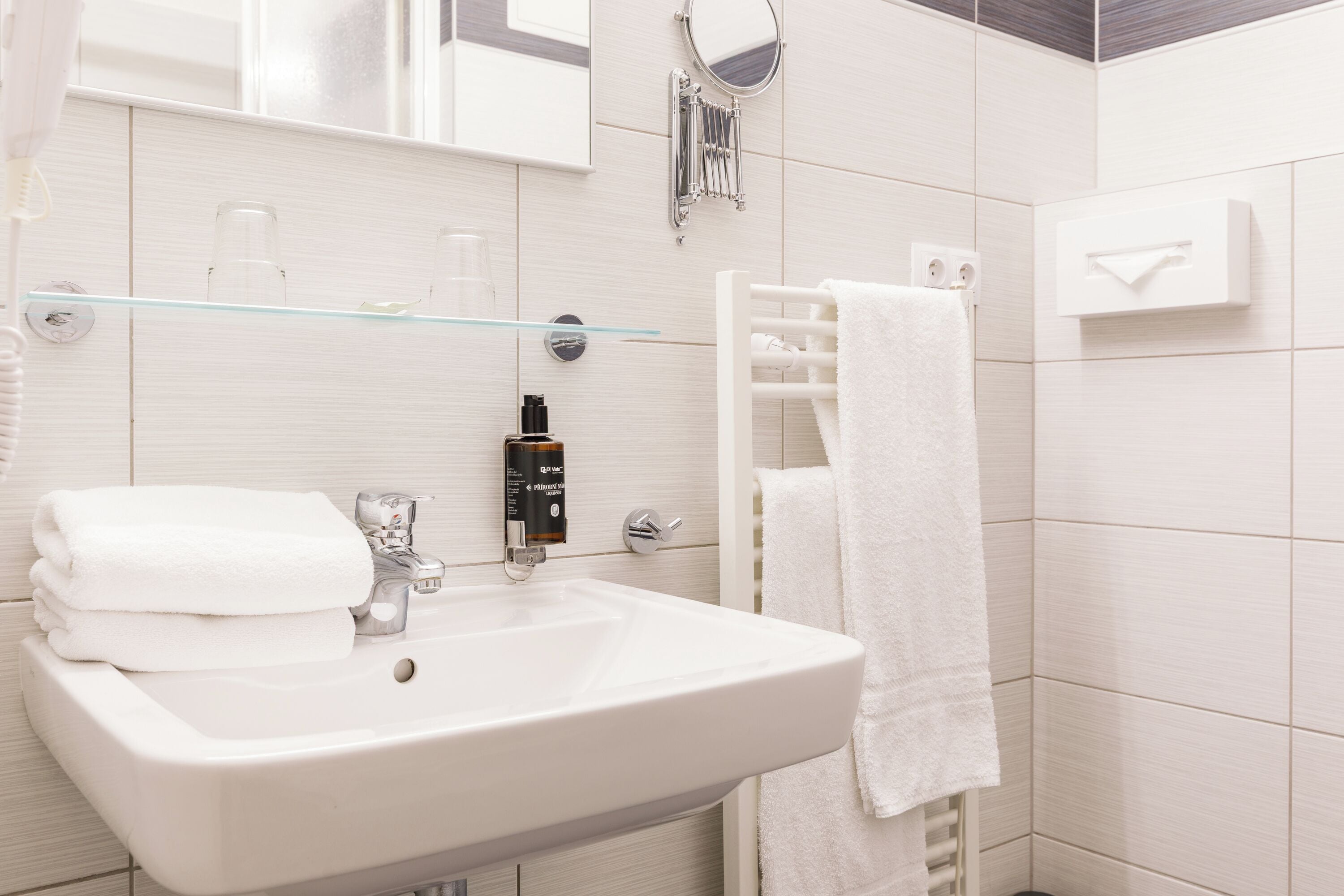 business room | bathroom | free toiletries, hair dryer, towels, soap