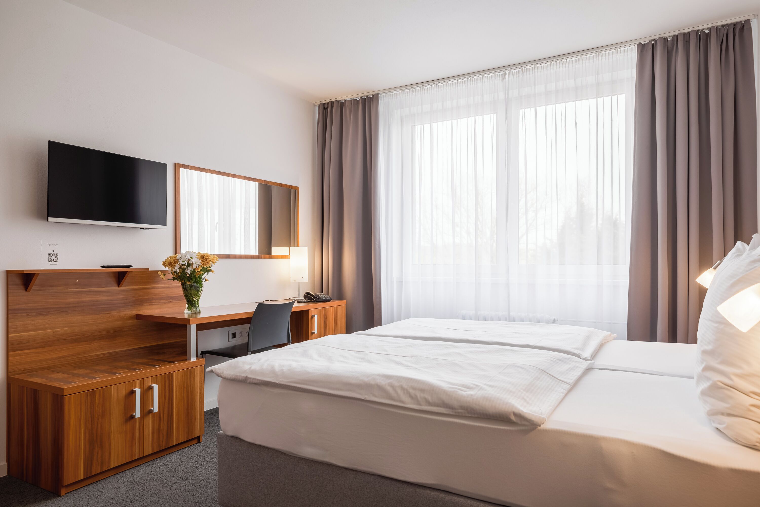 standard double or twin room | hypo-allergenic bedding, pillow-top beds, desk, laptop workspace