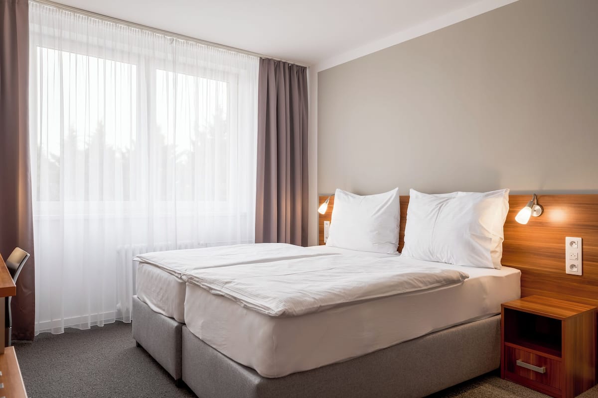 Standard Double or Twin Room | Hypo-allergenic bedding, pillowtop beds, desk, laptop workspace