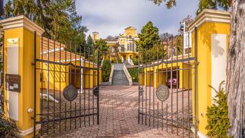 Entrada de la propiedad