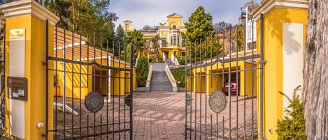 Entrée de l’hébergement