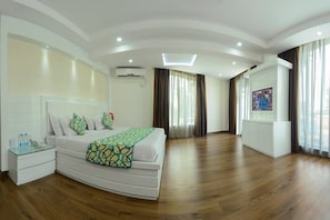 Minibar, in-room safe, desk, rollaway beds