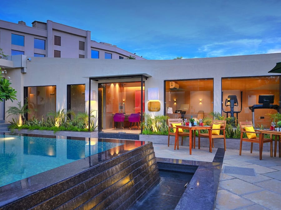 1 treatment room, manicures and pedicures