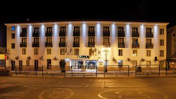 Vista frontal de la propiedad