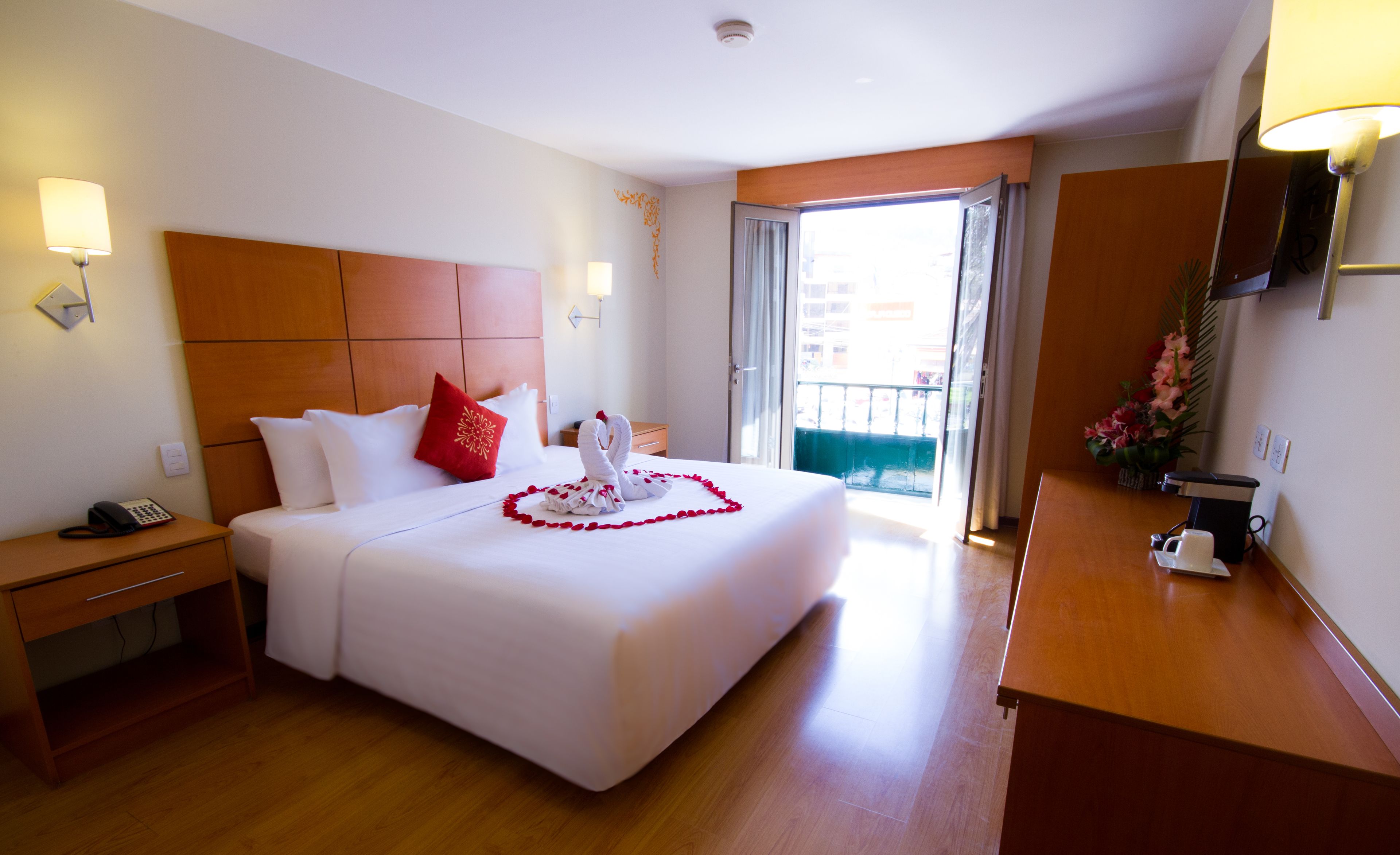 Habitación estándar, 1 cama King size, baño privado | Minibar, cortinas blackout, wifi gratis y ropa de cama 