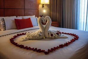 Minibar, cortinas blackout, wifi gratis y ropa de cama