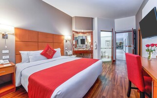 Minibar, cortinas blackout, wifi gratis y ropa de cama