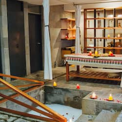 Espace de soins pour les couples, sauna, bain à remous, soins corporels