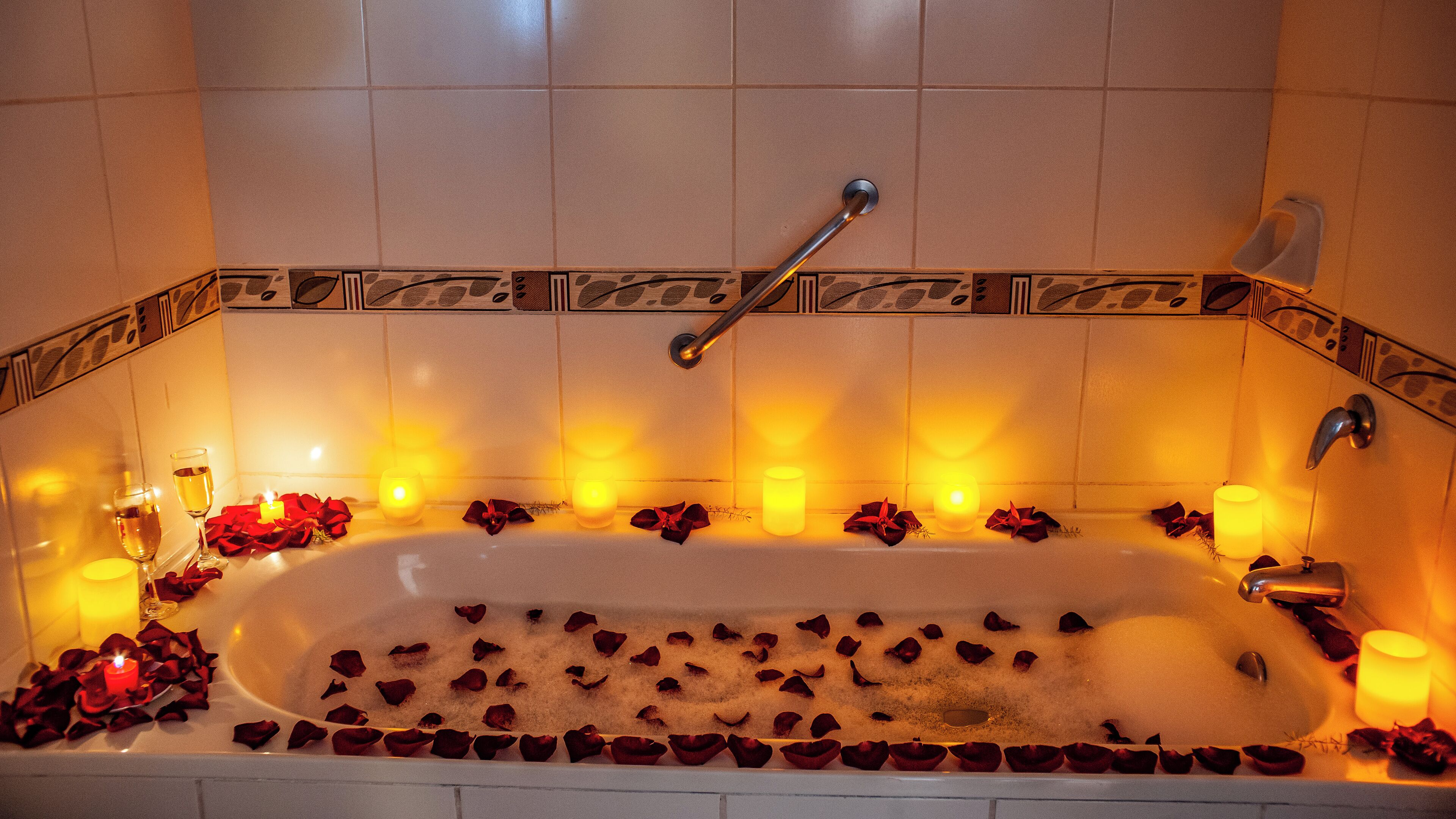 superior room, 1 king bed, private bathroom | 1 bedroom, minibar, in-room safe, desk