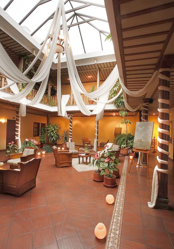 Breakfast, lunch and dinner served