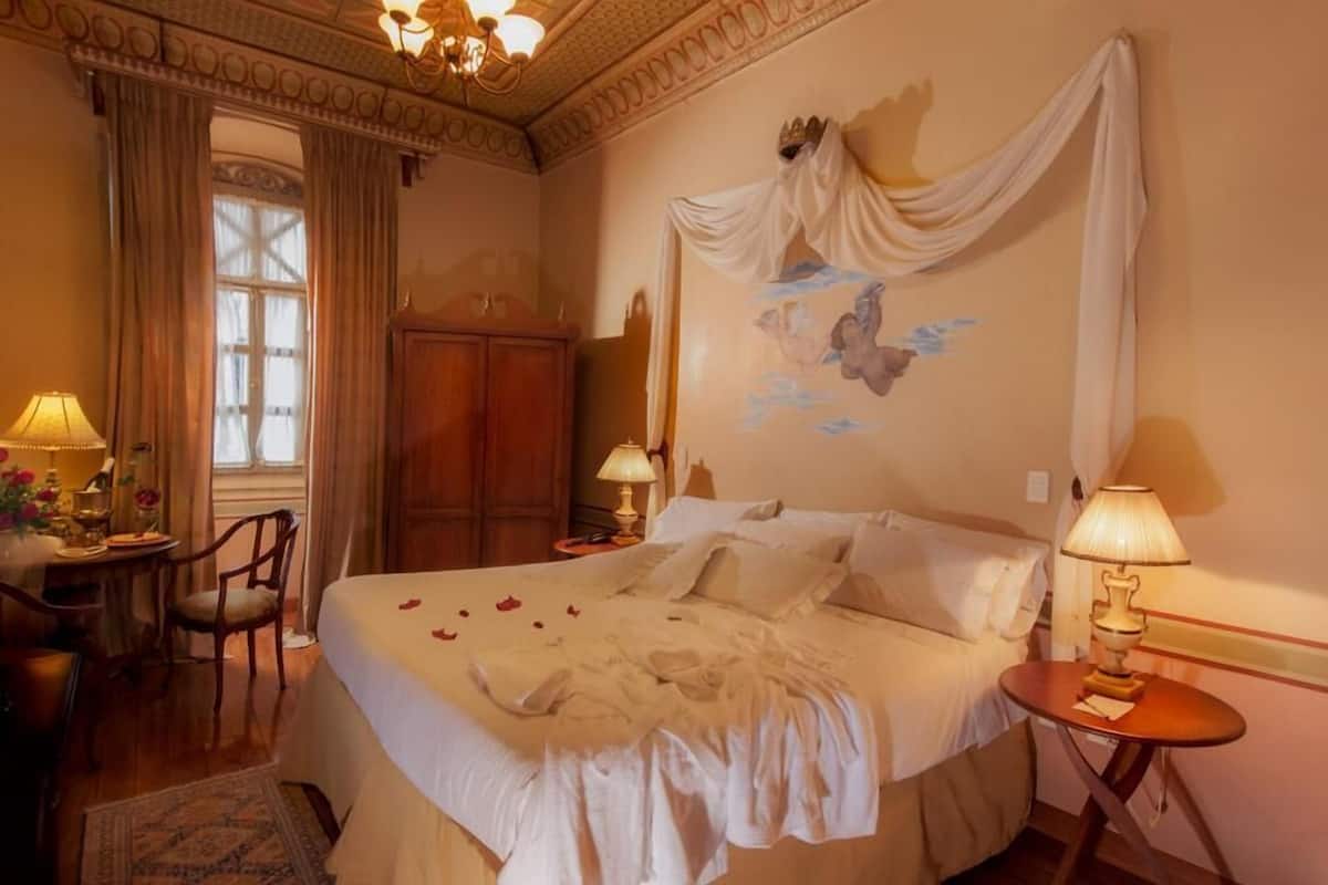 Hypo-allergenic bedding available, down comforters, pillowtop beds, desk