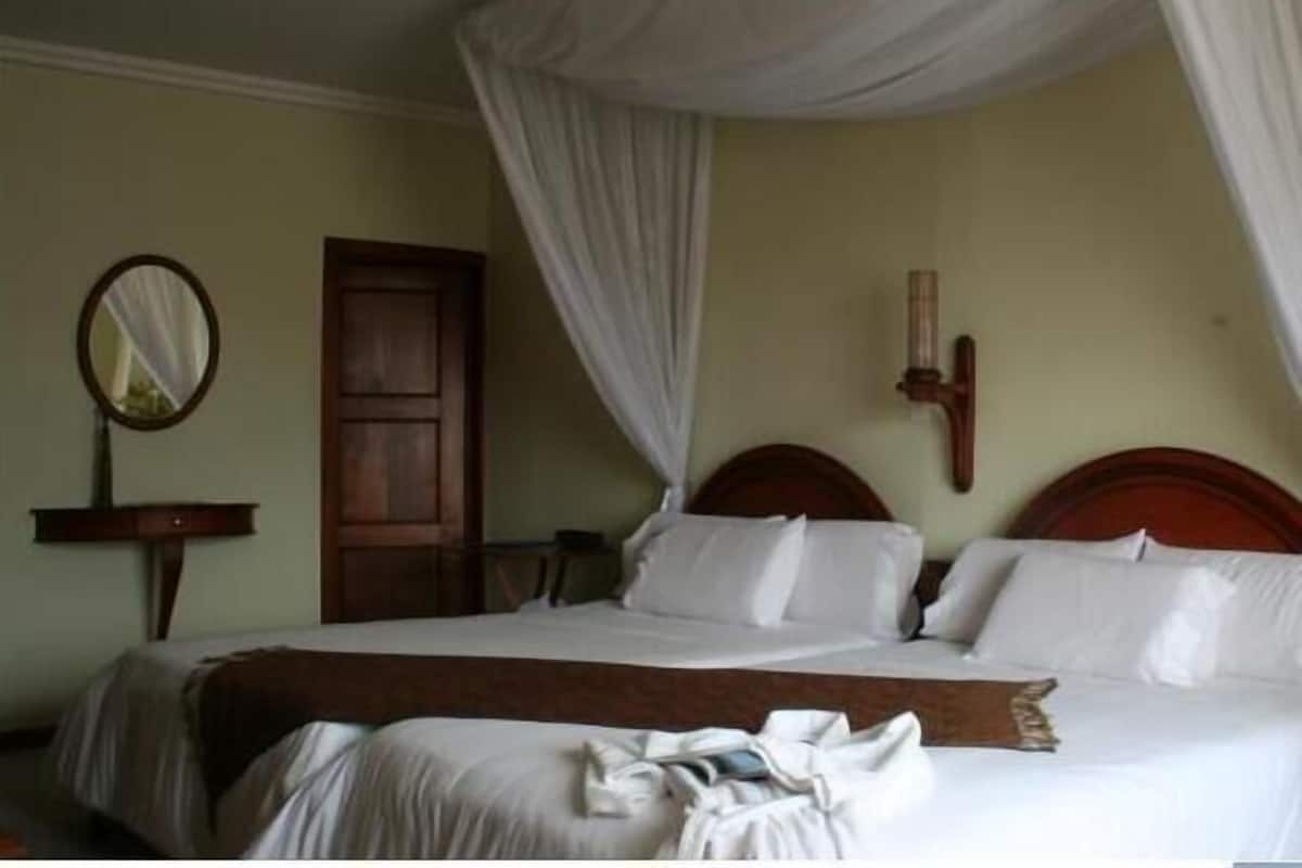 Hypo-allergenic bedding available, down comforters, pillowtop beds, desk