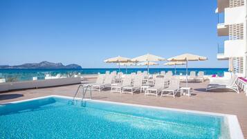 Outdoor pool, pool umbrellas, sun loungers