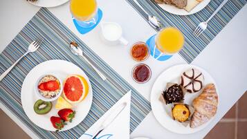 Daily buffet breakfast for a fee