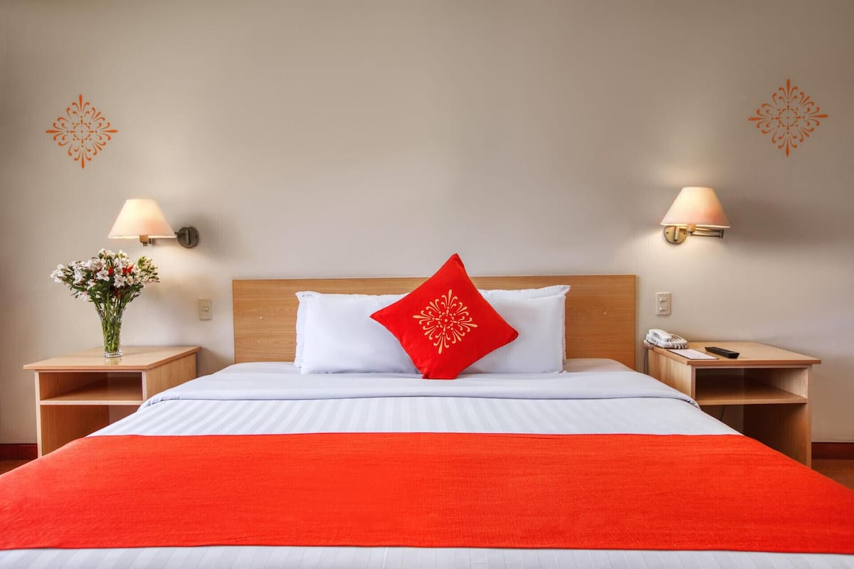 Premium bedding, in-room safe, desk, free WiFi