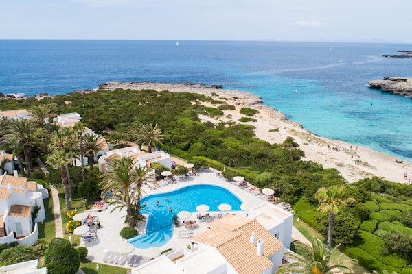 2 outdoor pools, pool umbrellas, sun loungers