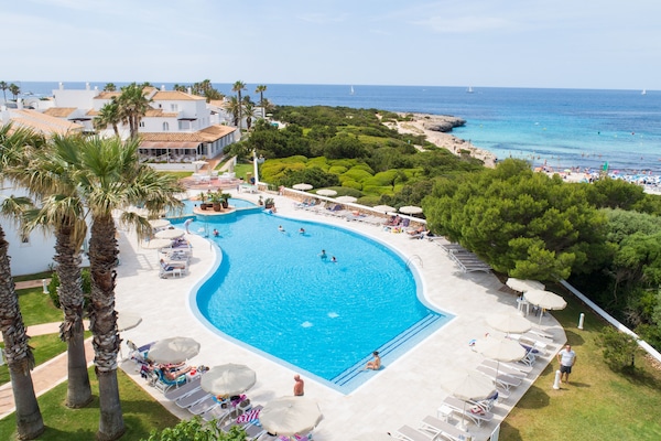 2 piscinas al aire libre, sombrillas, sillones reclinables de piscina