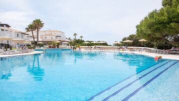 2 outdoor pools, pool umbrellas, sun loungers