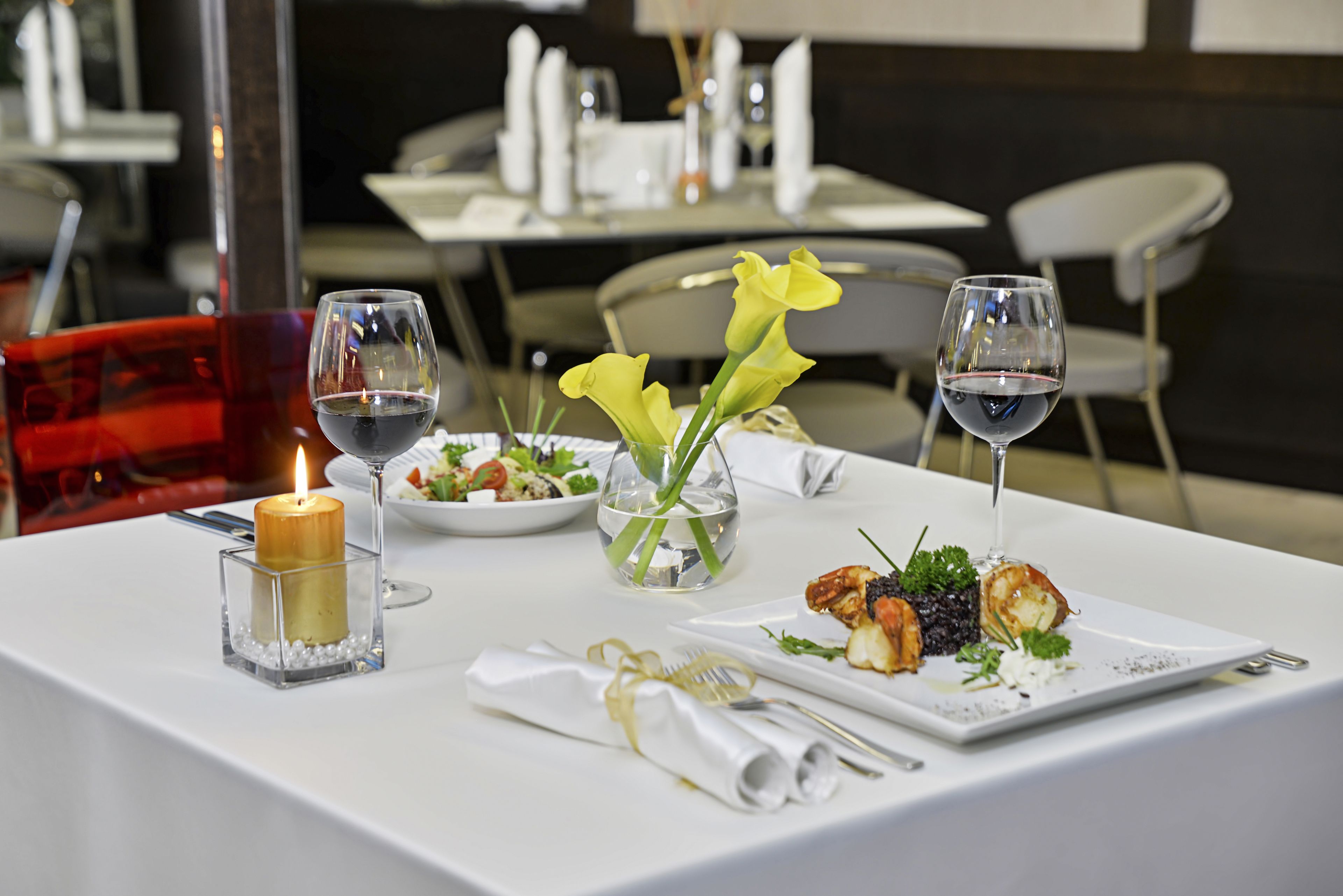 breakfast, lunch and dinner served