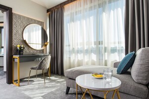 Panoramic One-bedroom Suite High Floor | Living area | 55-inch flat-screen TV with satellite channels, TV, Netflix