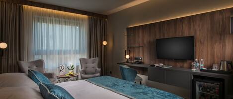 Minibar, in-room safe, desk, laptop workspace