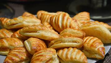 อาหารเช้าแบบบุฟเฟ่ต์ทุกวัน (BGN 30 ต่อคน)