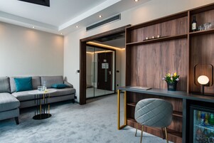 Panoramic One-bedroom Suite High Floor | Living area | 55-inch flat-screen TV with satellite channels, TV, Netflix