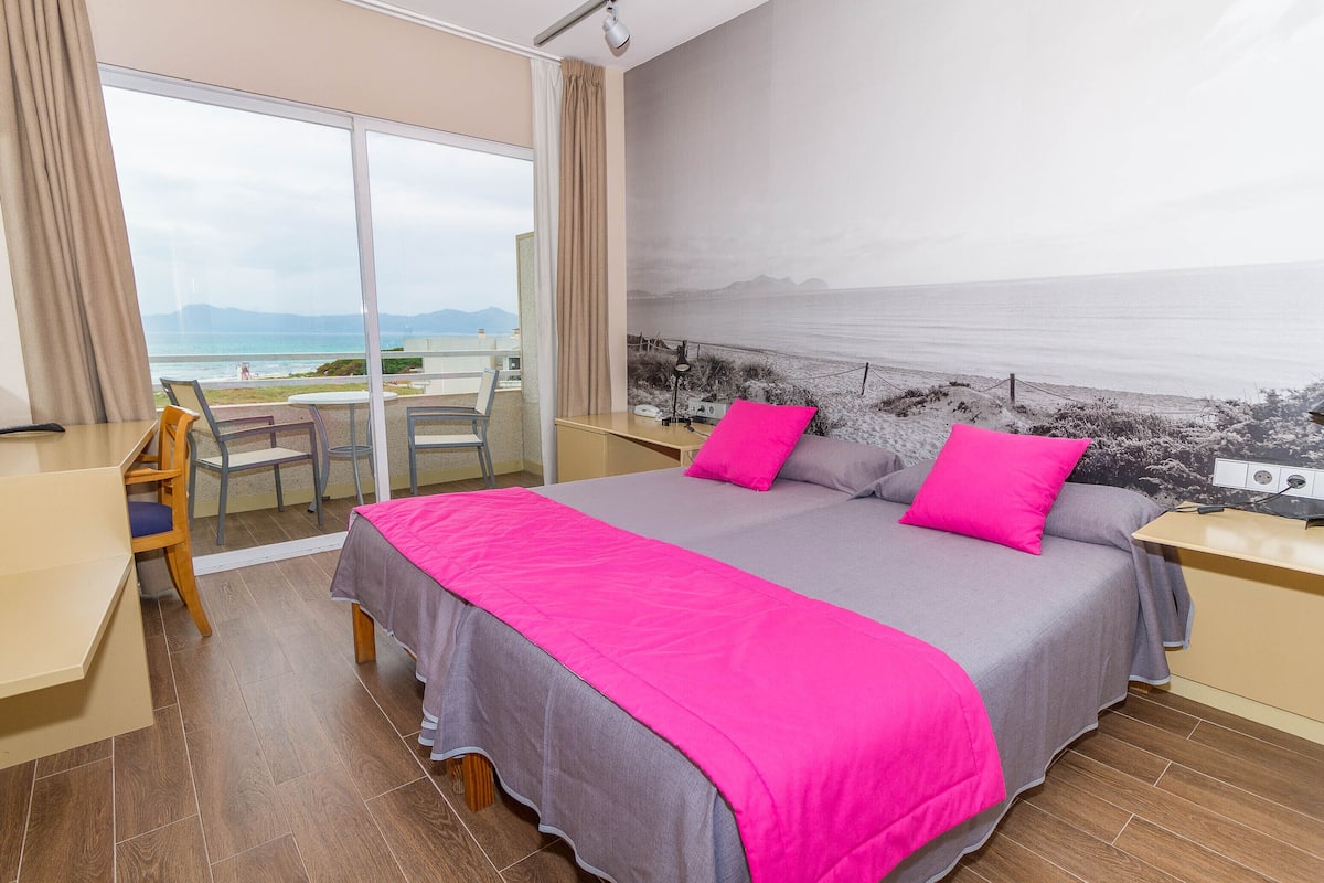 Suite, vista mare | Una cassaforte in camera, una scrivania, Wi-Fi gratuito, lenzuola
