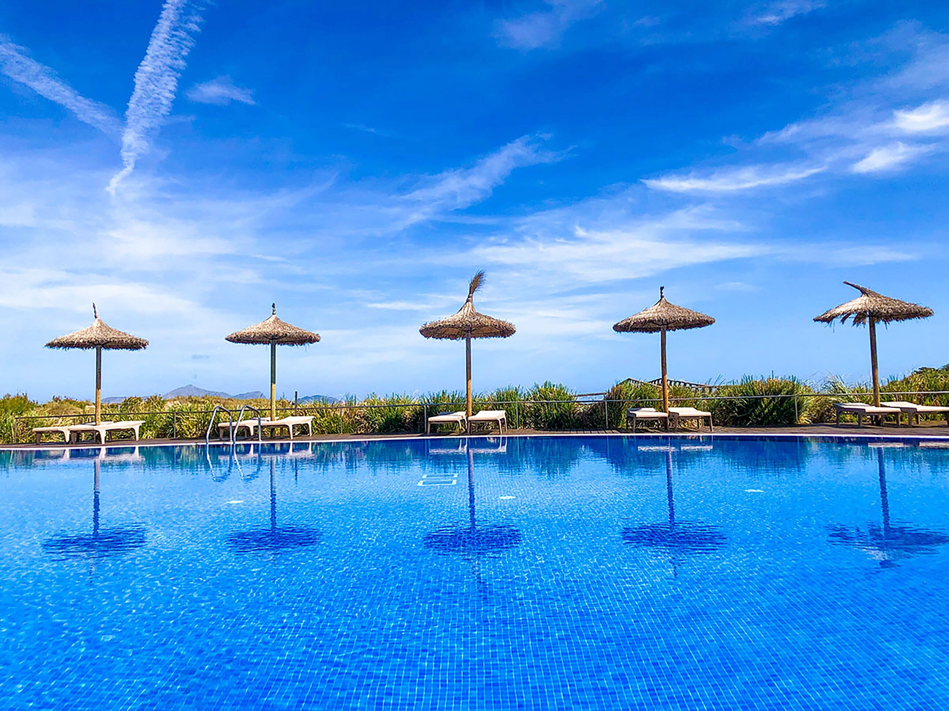 Indoor pool, 2 outdoor pools, pool umbrellas, pool loungers