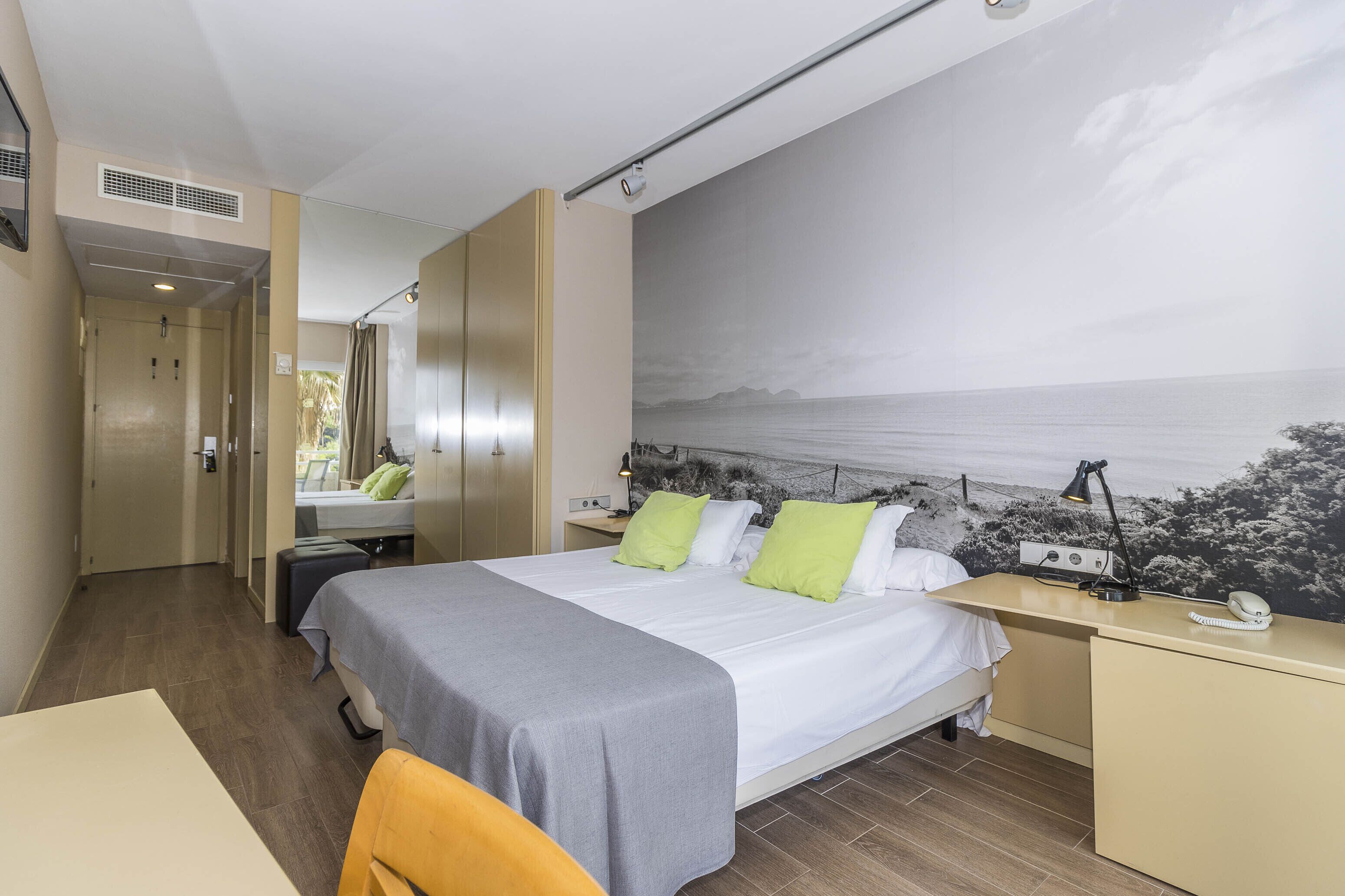 Camera doppia, vista mare parziale (Lateral Sea View) | Una cassaforte in camera, una scrivania, Wi-Fi gratuito, lenzuola