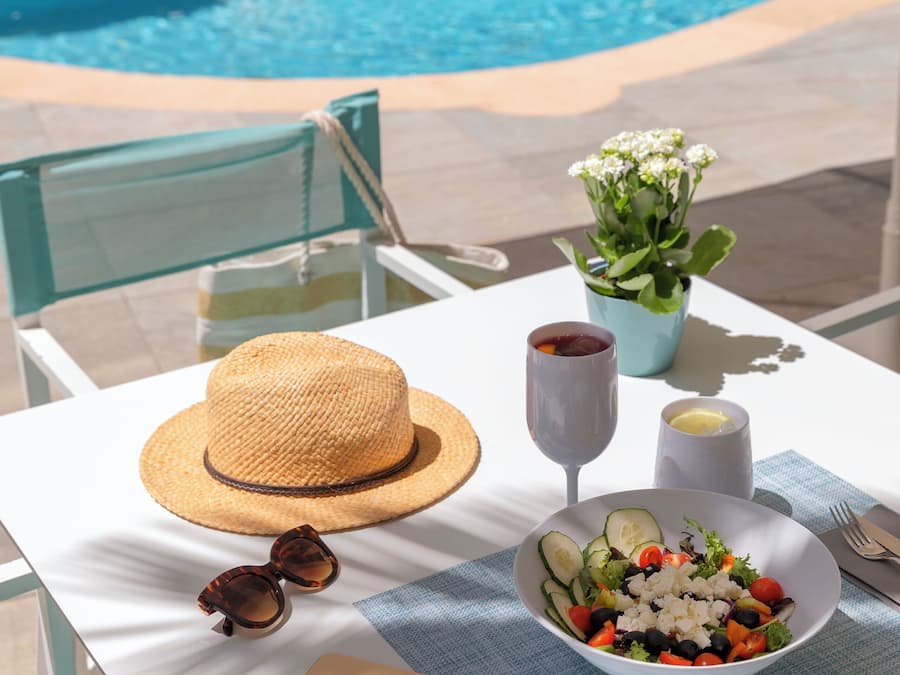 Café da manhã com buffet todos os dias (EUR 15 por pessoa)