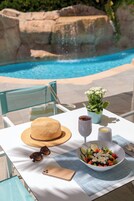 Daily buffet breakfast (EUR 15 per person)