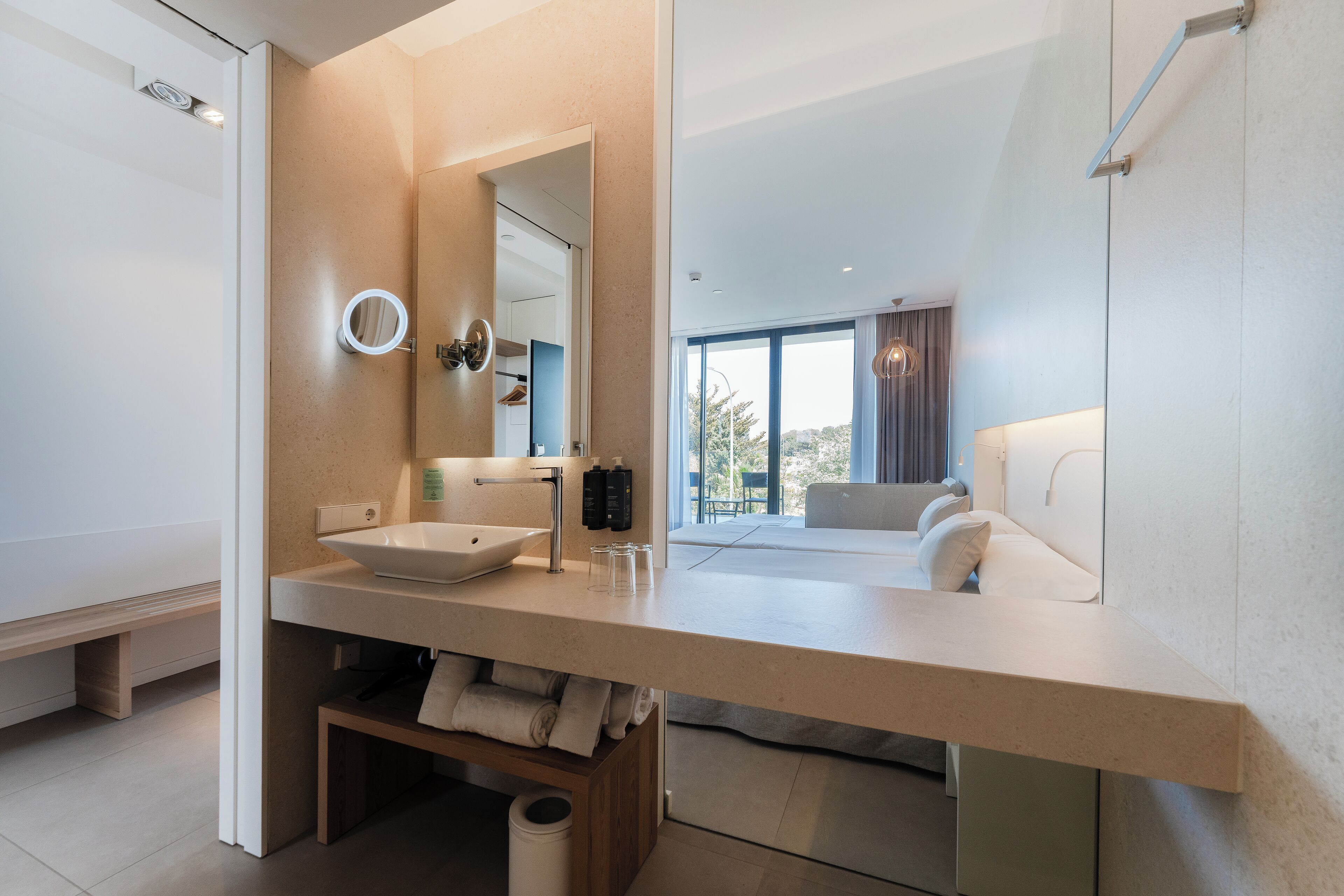 1 bedroom, minibar, in-room safe, desk