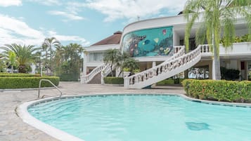 Outdoor pool, pool loungers