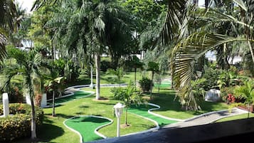 Mini-golf