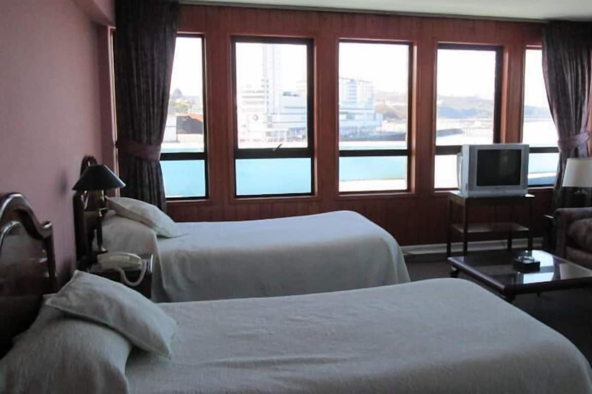 In-room safe, WiFi (free)